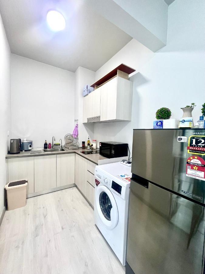 Botiza Suites At Jesselton Quay Кота Кинабалу Екстериор снимка