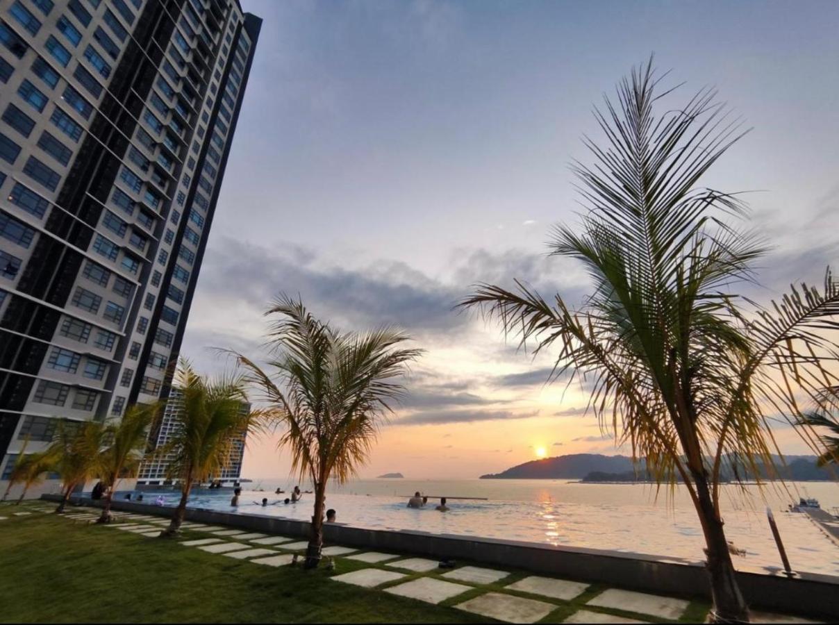 Botiza Suites At Jesselton Quay Кота Кинабалу Екстериор снимка