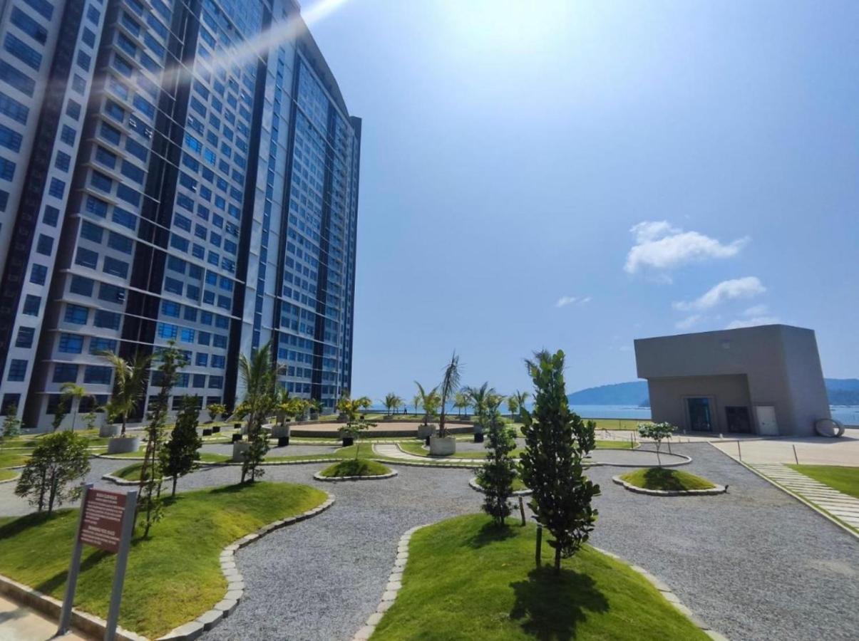 Botiza Suites At Jesselton Quay Кота Кинабалу Екстериор снимка