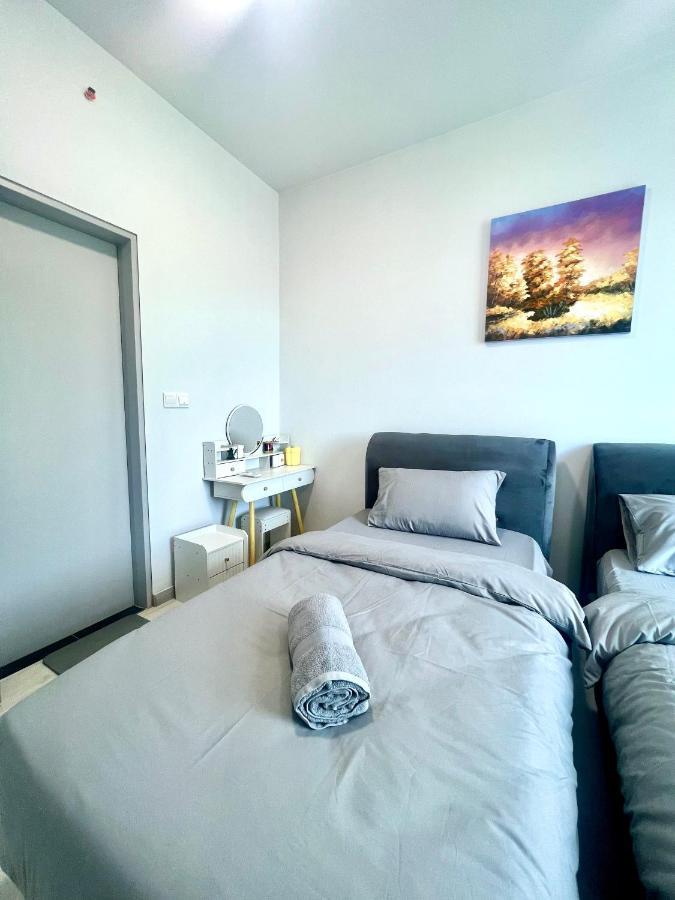 Botiza Suites At Jesselton Quay Кота Кинабалу Екстериор снимка