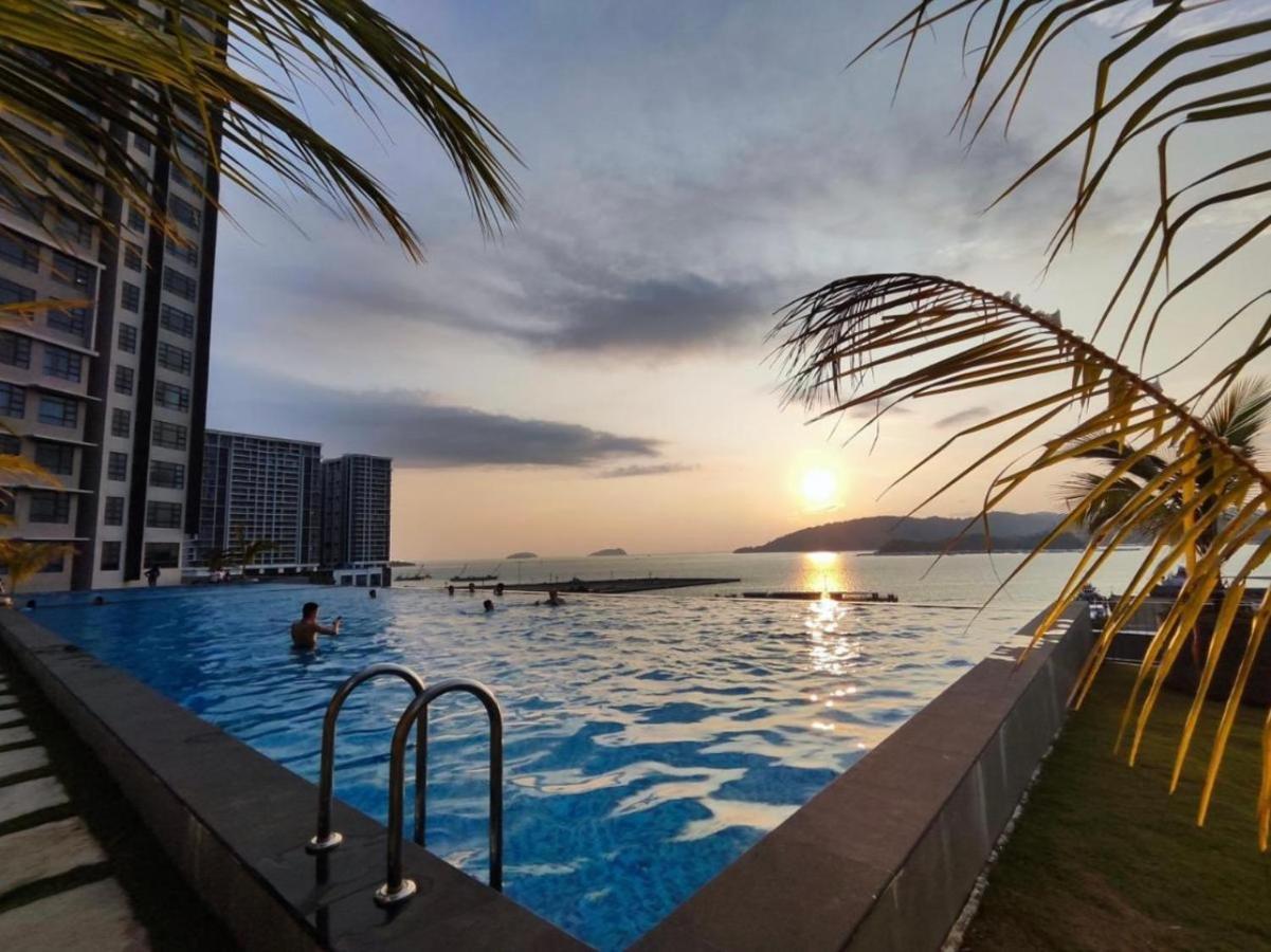 Botiza Suites At Jesselton Quay Кота Кинабалу Екстериор снимка
