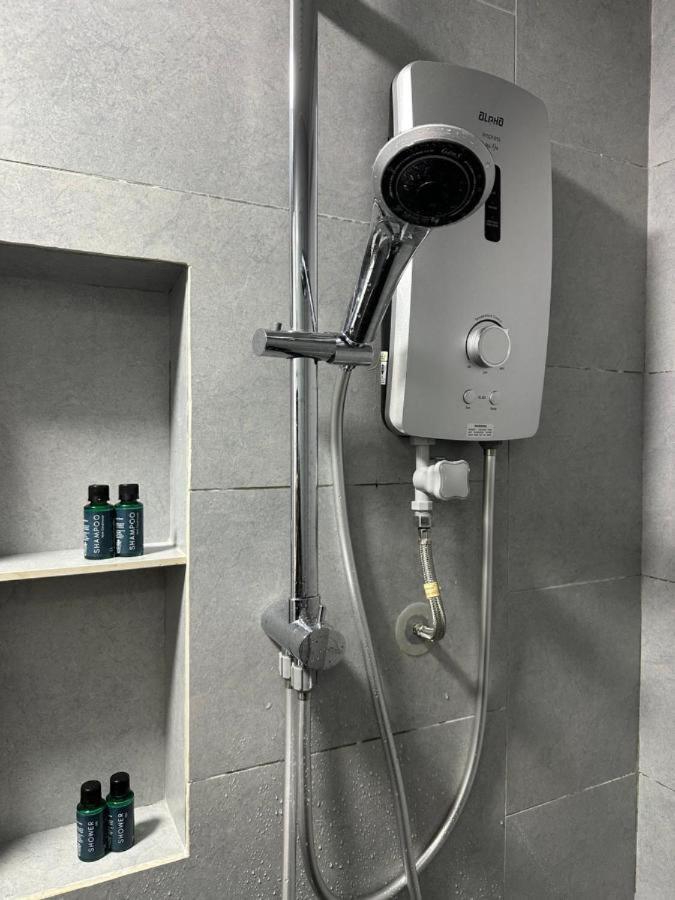 Botiza Suites At Jesselton Quay Кота Кинабалу Екстериор снимка