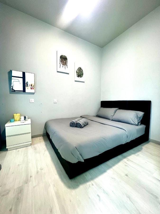 Botiza Suites At Jesselton Quay Кота Кинабалу Екстериор снимка