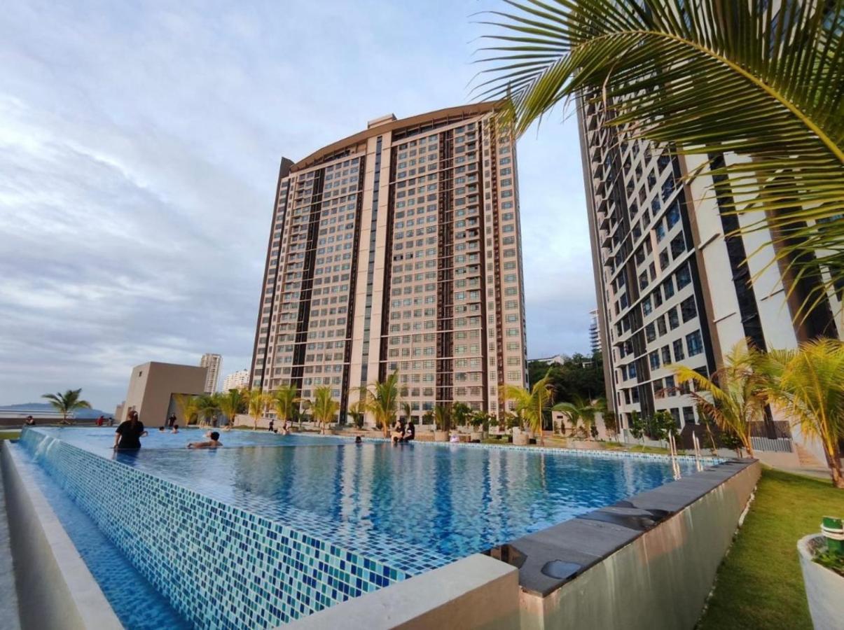 Botiza Suites At Jesselton Quay Кота Кинабалу Екстериор снимка