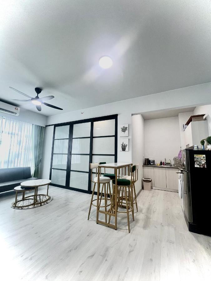 Botiza Suites At Jesselton Quay Кота Кинабалу Екстериор снимка