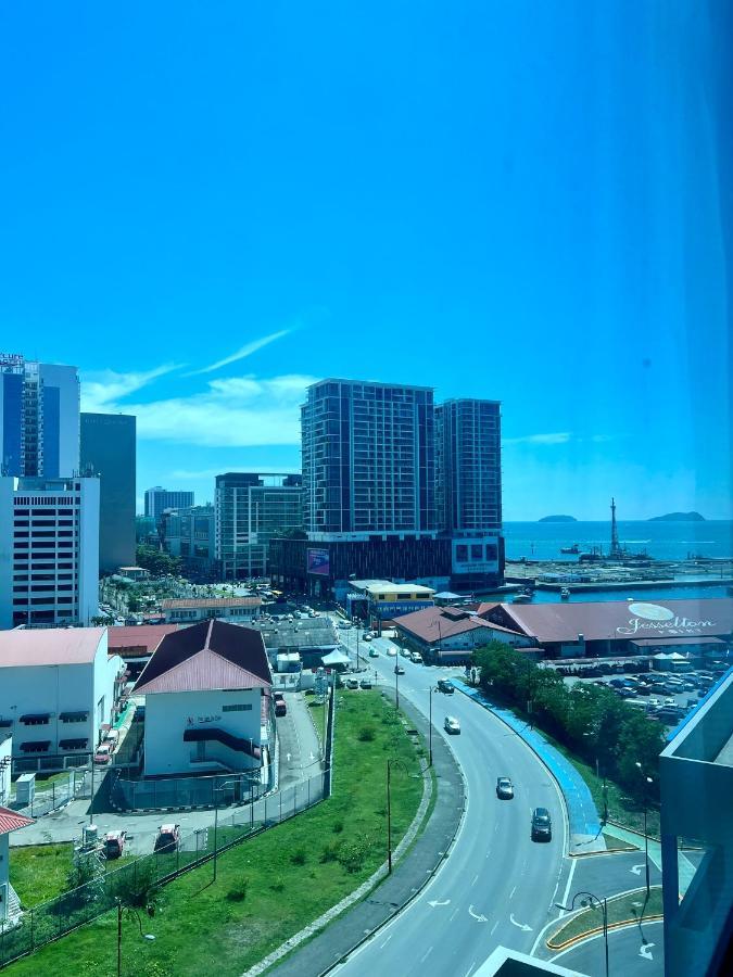 Botiza Suites At Jesselton Quay Кота Кинабалу Екстериор снимка